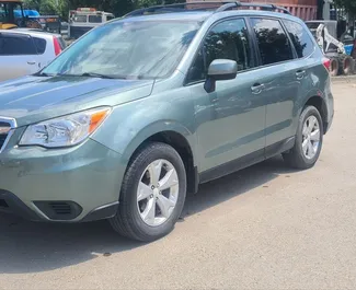 Vista frontal de um aluguel Subaru Forester em Tbilisi, Geórgia ✓ Carro #10138. ✓ Transmissão Automático TM ✓ 0 avaliações.