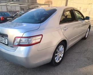 Araç Kiralama Toyota Camry #10143 Otomatik Tiflis'te, 2,0L motor ile donatılmış ➤ Nini tarafından Gürcistan'da.