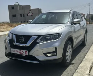 Vista frontal de um aluguel Nissan X-Trail em Limassol, Chipre ✓ Carro #9862. ✓ Transmissão Automático TM ✓ 0 avaliações.