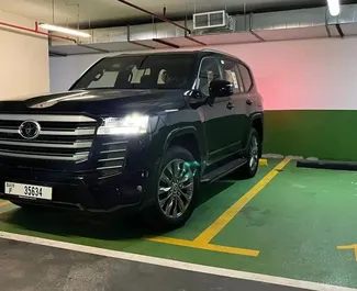 Priekinė automobilio, kurį nuomojate Toyota Land Cruiser 300 Dubajuje, JAE vaizdas ✓ Automobilis #10058. ✓ Pavarų dėžė Automatinis TM ✓ Atsiliepimai 0.