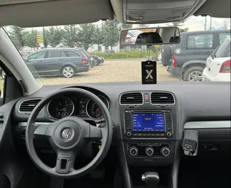 Орендуйте Volkswagen Golf 6 2012 в Албанії. Паливо: Дизель. Потужність: 150 к.с. ➤ Вартість від 25 EUR за добу.