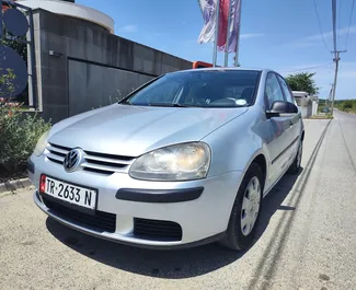 Sprednji pogled najetega avtomobila Volkswagen Golf 5 v v Tirani, Albanija ✓ Avtomobil #10432. ✓ Menjalnik Priročnik TM ✓ Mnenja 0.