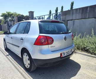 Najem avtomobila Volkswagen Golf 5 2008 v v Albaniji, z značilnostmi ✓ gorivo Bencin in 115 konjskih moči ➤ Od 25 EUR na dan.