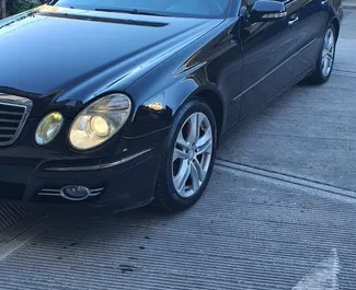 Vuokra-auton etunäkymä Mercedes-Benz E-Class Durresissa, Albania ✓ Auto #10477. ✓ Vaihteisto Automaattinen TM ✓ Arvostelut 0.