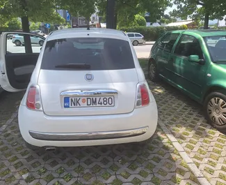 Vista frontal de um aluguel Fiat 500 em Niksic, Montenegro ✓ Carro #10474. ✓ Transmissão Manual TM ✓ 2 avaliações.