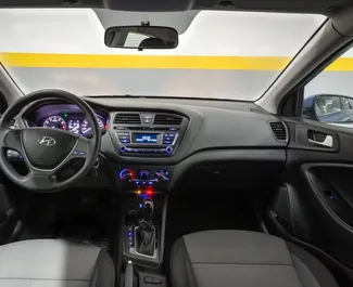 在 在黑山 租赁 Hyundai i20 2017 汽车，特点包括 ✓ 使用 Petrol 燃料和 100 马力 ➤ 起价 29 EUR 每天。