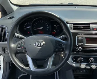 Alquiler de coches Kia Rio 2015 en Grecia, con ✓ combustible de Diesel y 138 caballos de fuerza ➤ Desde 35 EUR por día.