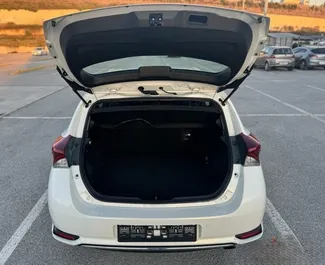 Toyota Auris 租赁。在 在希腊 出租的 经济, 舒适性 汽车 ✓ Without Deposit ✓ 提供 TPL, No Deposit 保险选项。