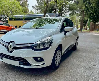 Front view of a rental Renault Clio 4 in Budva, Montenegro ✓ Car #10386. ✓ Manual TM ✓ 0 reviews.