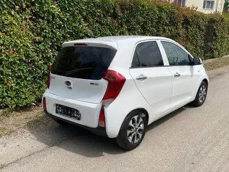 租赁 Kia Picanto 的正面视图，在米蒂利尼, 希腊 ✓ 汽车编号 #10405。✓ Manual 变速箱 ✓ 0 评论。