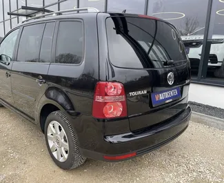 Dīzeļdegviela 2,0L dzinējs Volkswagen Touran 2009 nomai Tirānā.