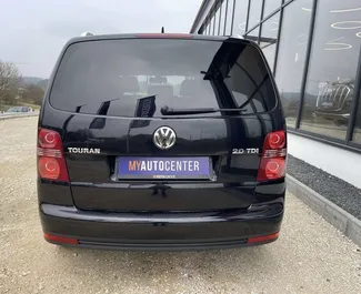 Prenájom Volkswagen Touran. Auto typu Komfort, Minivan na prenájom v v Albánsku ✓ Vklad 100 EUR ✓ Možnosti poistenia: TPL, CDW, V zahraničí.