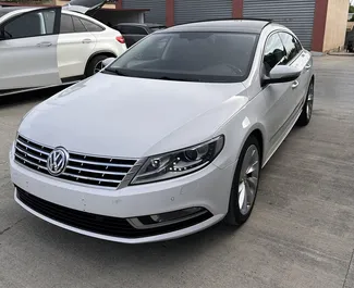 Frontvisning av en leiebil Volkswagen Passat-CC på Tirana lufthavn, Albania ✓ Bil #10331. ✓ Automatisk TM ✓ 0 anmeldelser.