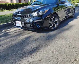 Vista frontal de un Kia Forte de alquiler en Ereván, Armenia ✓ Coche n.º 8659. ✓ Automático TM ✓ 0 opiniones.