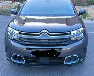 ブドヴァにて、モンテネグロにてでのCitroen C5 Aircross #10352 自動カーレンタル、1.5Lエンジン搭載 ➤ ミルコから。