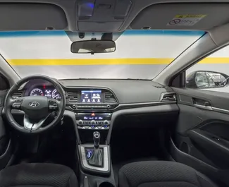 Najem avtomobila Hyundai Elantra 2019 v v Črni gori, z značilnostmi ✓ gorivo Bencin in 140 konjskih moči ➤ Od 34 EUR na dan.