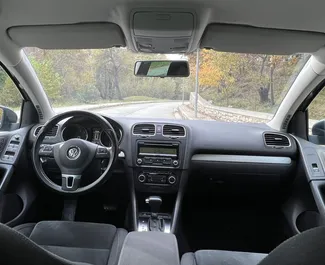 Najem avtomobila Volkswagen Golf 6 2008 v v Albaniji, z značilnostmi ✓ gorivo Bencin in 158 konjskih moči ➤ Od 33 EUR na dan.