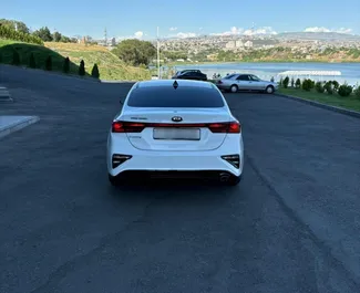 Kia Forte 2019 araç kiralama Ermenistan'da, ✓ Benzin yakıt ve 147 beygir gücü özellikleriyle ➤ Günde başlayan fiyatlarla 38 USD.