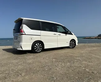 Bilutleie av Nissan Serena 2018 i på Kypros, inkluderer ✓ Hybrid drivstoff og 146 hestekrefter ➤ Starter fra 30 EUR per dag.