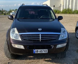 Vue de face d'une location SsangYong Rexton à Tirana, Albanie ✓ Voiture #10503. ✓ Automatique TM ✓ 0 avis.