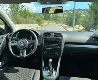 Volkswagen Golf 6 2009 location de voiture en Albanie, avec ✓ Diesel carburant et 103 chevaux ➤ À partir de 33 EUR par jour.