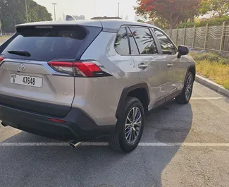 Aluguel de Toyota Rav4. Carro Conforto, SUV, Crossover para Alugar nos Emirados Árabes Unidos ✓ Depósito de 1000 AED ✓ Opções de seguro: TPL, CDW.