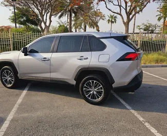 Frontvisning av en leiebil Toyota Rav4 i Dubai, De Forente Arabiske Emirater ✓ Bil #10367. ✓ Automatisk TM ✓ 0 anmeldelser.