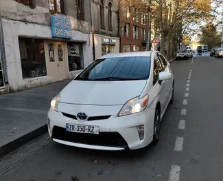 Прокат машины Toyota Prius №7967 (Автомат) в Кутаиси, с двигателем 1,8л. Гибрид ➤ Напрямую от Tamaz в Грузии.