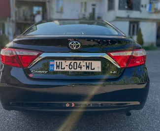 Toyota Camry noma. Komforta, Premium automašīna nomai Gruzijā ✓ Depozīts 200 GEL ✓ Apdrošināšanas iespējas: TPL, CDW, SCDW, Krāpšana.