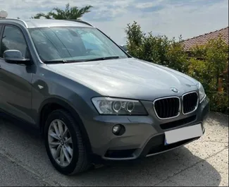 Vista frontal de un BMW X3 de alquiler en Tirana, Albania ✓ Coche n.º 10420. ✓ Automático TM ✓ 0 opiniones.