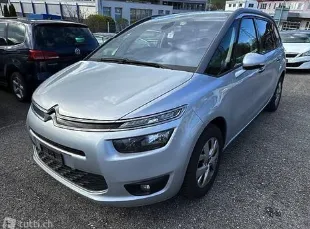 Sprednji pogled najetega avtomobila Citroen C4 Grand Picasso v v Tirani, Albanija ✓ Avtomobil #10501. ✓ Menjalnik Samodejno TM ✓ Mnenja 0.