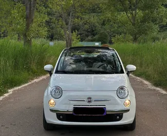 Vista frontal de un Fiat 500 Cabrio de alquiler en Budva, Montenegro ✓ Coche n.º 10437. ✓ Manual TM ✓ 0 opiniones.