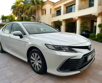 Frontvisning af en udlejnings Toyota Camry i Dubai, De Forenede Arabiske Emirater ✓ Bil #6171. ✓ Automatisk TM ✓ 1 anmeldelser.