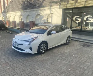 واجهة أمامية لسيارة إيجار Toyota Prius في في كوتايسي, جورجيا ✓ رقم السيارة 10688. ✓ ناقل حركة أوتوماتيكي ✓ تقييمات 0.