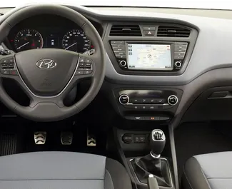 租赁 Hyundai i20 的正面视图，在伊斯坦布尔, 土耳其 ✓ 汽车编号 #3174。✓ Automatic 变速箱 ✓ 2 评论。