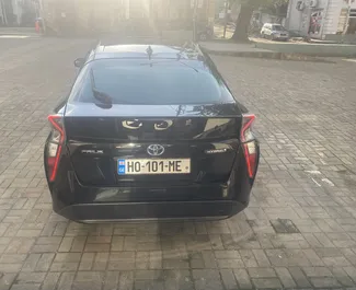 Toyota Prius nuoma. Ekonomiškas, Komfortiškas automobilis nuomai Gruzijoje ✓ Depozitas 100 GEL ✓ Draudimo pasirinkimai: TPL, SCDW, Keleiviai, Vagystė.