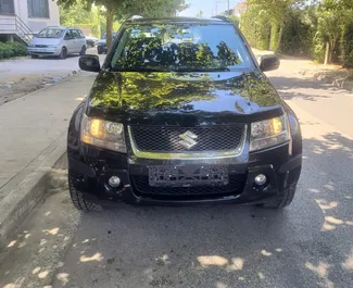 Vista frontal de um aluguel Suzuki Grand Vitara em Durres, Albânia ✓ Carro #10584. ✓ Transmissão Automático TM ✓ 0 avaliações.