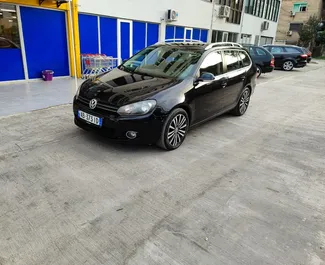 Арендуйте Volkswagen Golf Variant 2010 в Албании. Топливо: Дизель. Мощность: 105 л.с. ➤ Стоимость от 25 EUR в сутки.