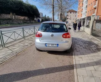 Volkswagen Golf 5 2007 location de voiture en Albanie, avec ✓ Diesel carburant et 104 chevaux ➤ À partir de 21 EUR par jour.