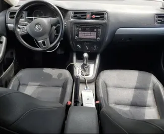 Bilutleie av Volkswagen Jetta 2012 i i Albania, inkluderer ✓ Gass drivstoff og 170 hestekrefter ➤ Starter fra 30 EUR per dag.