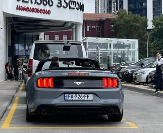 Ford Mustang Cabrio 2019 tillgänglig för uthyrning i Tbilisi, med en körsträckegräns på 200 km/dag.