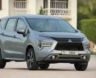 1.5L 엔진이 장착된 두바이에서의 Mitsubishi Xpander #10545 자동 차량 대여 ➤ Akil 아랍에미리트에서에서 제공.