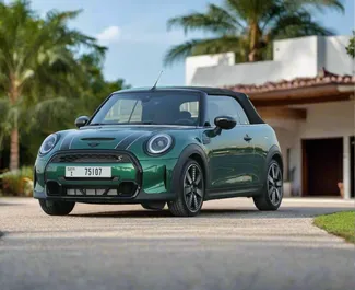 Frontvisning av en leiebil Mini Cooper S Cabrio i Dubai, De Forente Arabiske Emirater ✓ Bil #6167. ✓ Automatisk TM ✓ 0 anmeldelser.