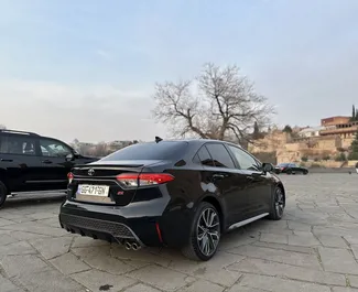 Najem avtomobila Toyota Corolla Sedan 2022 v v Gruziji, z značilnostmi ✓ gorivo Bencin in 180 konjskih moči ➤ Od 135 GEL na dan.