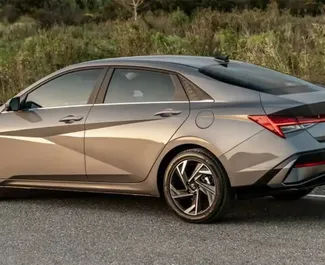 Aluguel de carro Hyundai Elantra 2024 nos Emirados Árabes Unidos, com ✓ combustível Gasolina e 147 cavalos de potência ➤ A partir de 100 AED por dia.