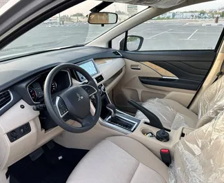 Mitsubishi Xpander 대여. 아랍에미리트에서에서 대여 가능한 편안함, 미니밴 차량 ✓ 1500 AED의 보증금 ✓ TPL, CDW 보험 옵션.