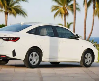 تأجير سيارة Toyota Yaris Ativ 2023 في في الإمارات العربية المتحدة، تتميز بـ ✓ وقود البنزين وقوة 180 حصان ➤ بدءًا من 80 AED يوميًا.