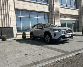 Biluthyrning av Toyota Rav4 2024 i i Georgien, med funktioner som ✓ Bensin bränsle och 160 hästkrafter ➤ Från 180 GEL per dag.