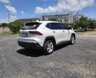 Alquiler de Toyota Yaris Cross. Coche Economía, Cruce para alquilar en Tailandia ✓ Depósito de 7000 THB ✓ opciones de seguro TPL, CDW, SCDW, FDW, Robo, Joven, Sin depósito.