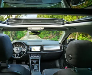 Interiér Skoda Kodiaq k pronájmu v Černé Hoře. Skvělé auto s 7 sedadly a převodovkou Automatické.